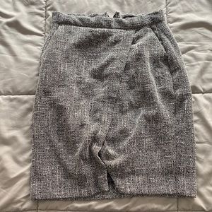 Tweed skirt with pockets